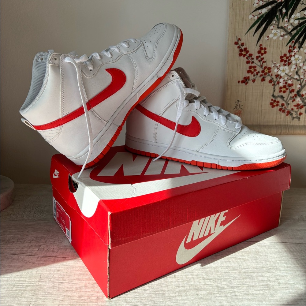Nike Dunk High in Picante red